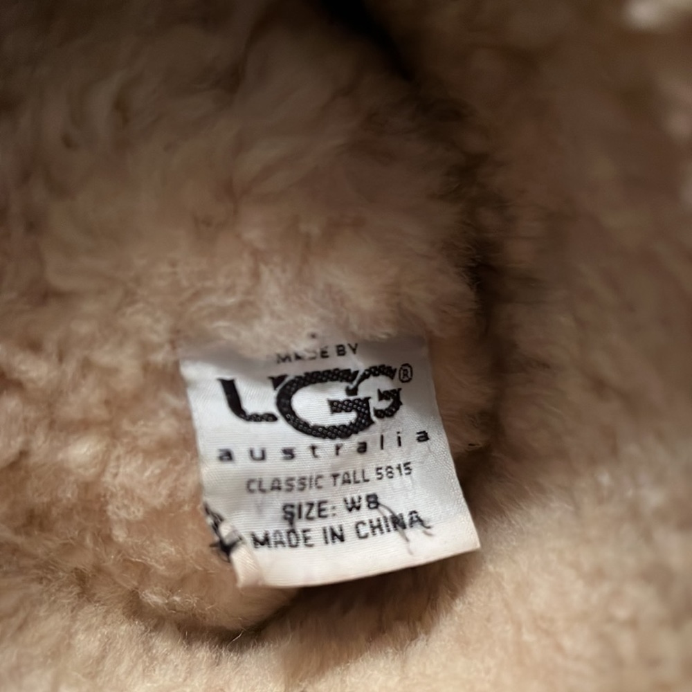 UGG - Picture 6 of 6